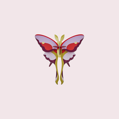 Studio ROOF Lilac Comet Butterfly tegen een zachte pastelachtergrond (poederroze)