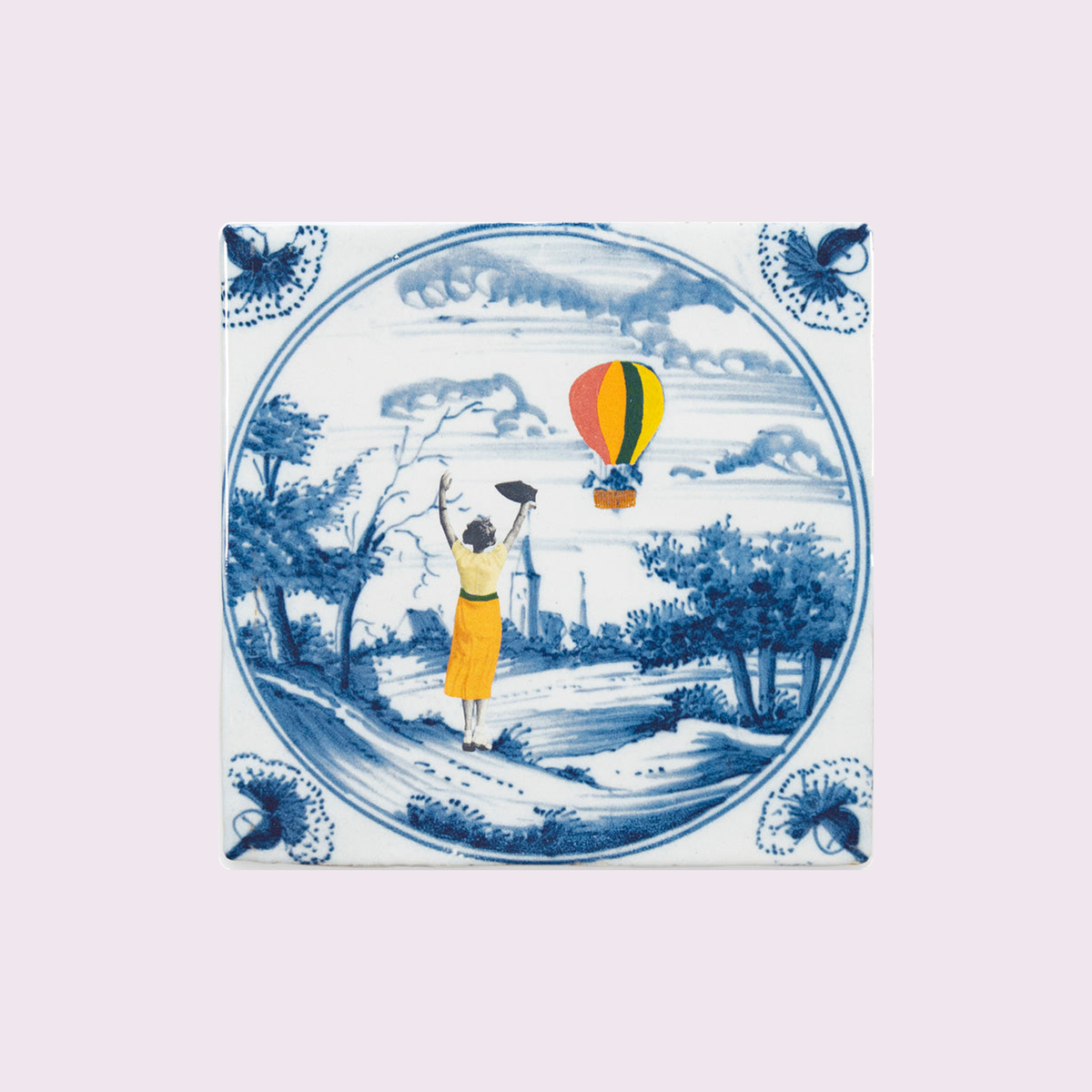 StoryTiles Hello Goodbye, keramische tegel 10 x 10 cm op zachte pastelachtergrond