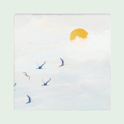 Achter de wolken schijnt de zon op pastelachtergrond