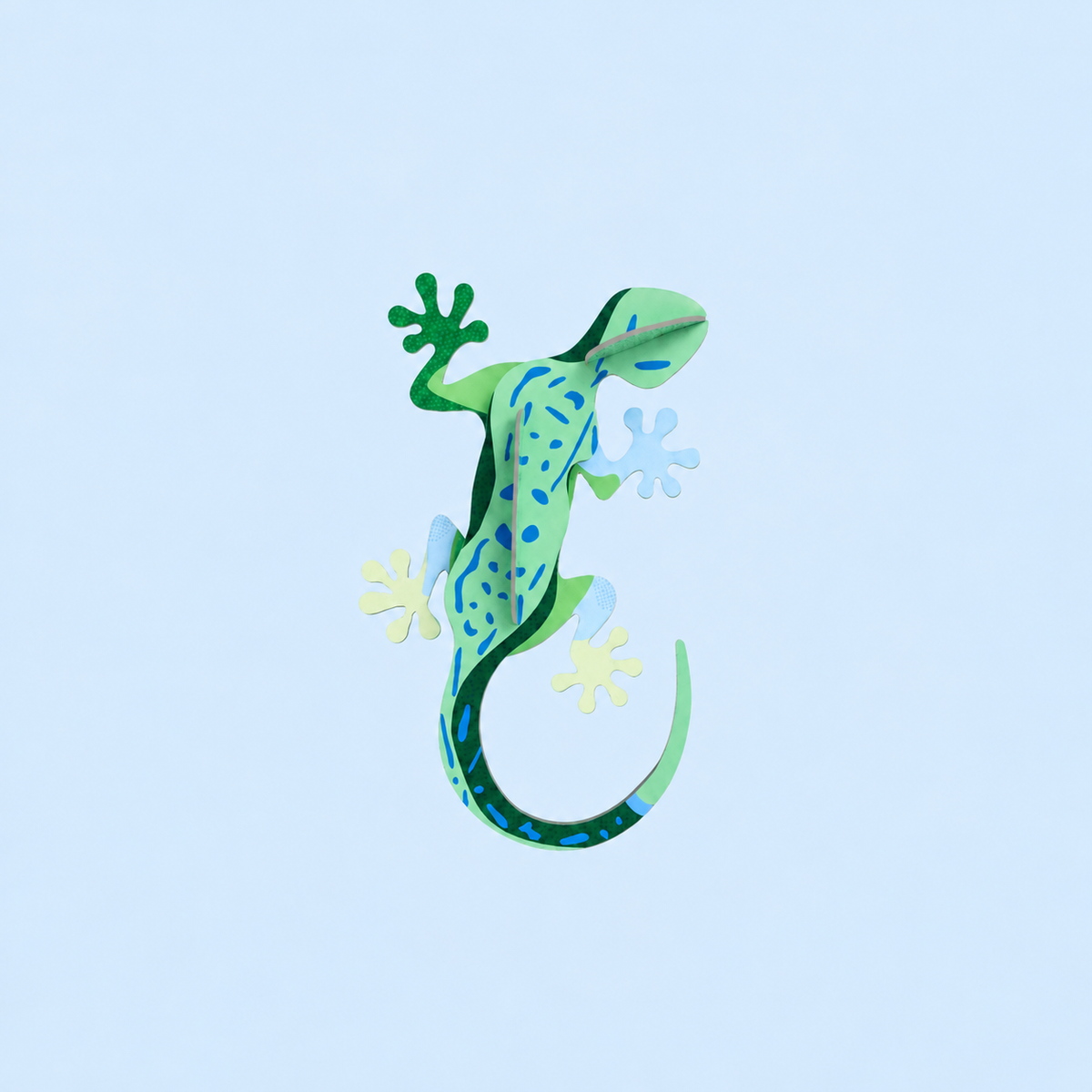 Studio ROOF Gecko - productfoto op pastelachtergrond - vierkant met ruimte rondom