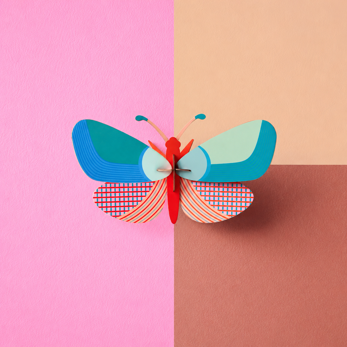 Studio ROOF Lily Butterfly - sfeerfoto - vierkant met ruimte rondom