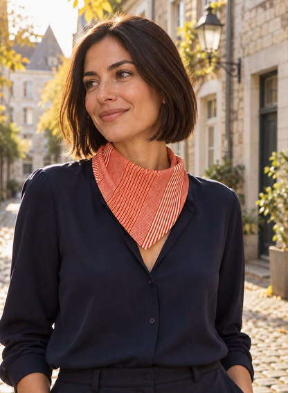 AI-sfeerbeeld: vrouw met La Femme Garniture Tiny oranje-nude bij golden hour