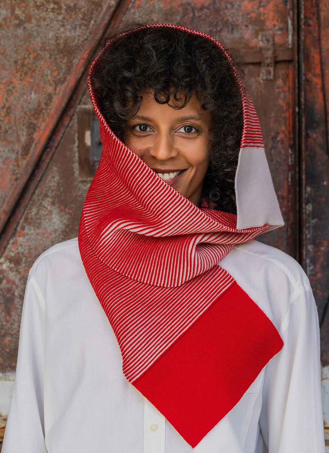 Originele La Femme Garniture foto van Hilly rood–poederroze