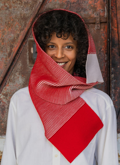 Originele La Femme Garniture foto van Hilly rood–poederroze
