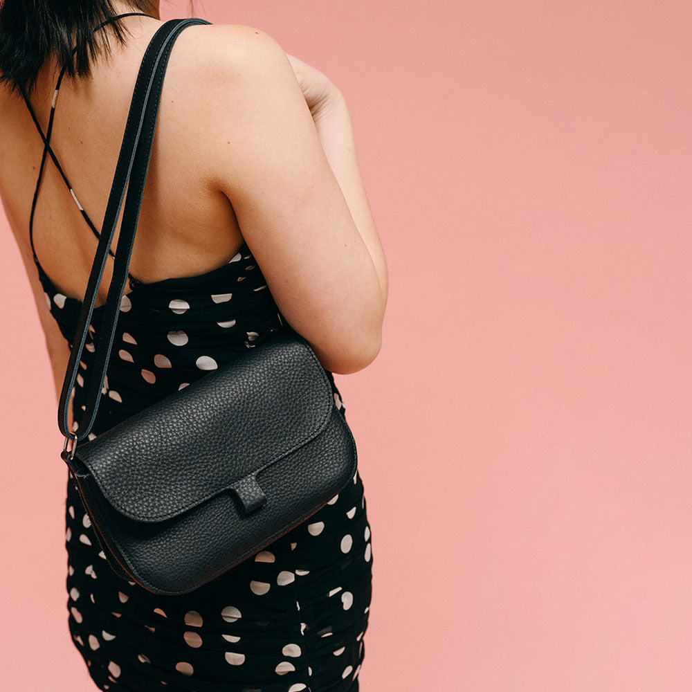 Keecie Wild Swan leren crossbody tas in zwart