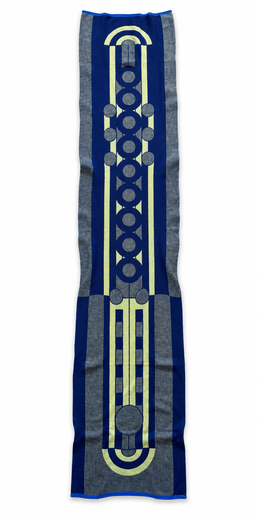Wolvis Gunta maxi matcha – blauwe zijde, vrijstaand op wit